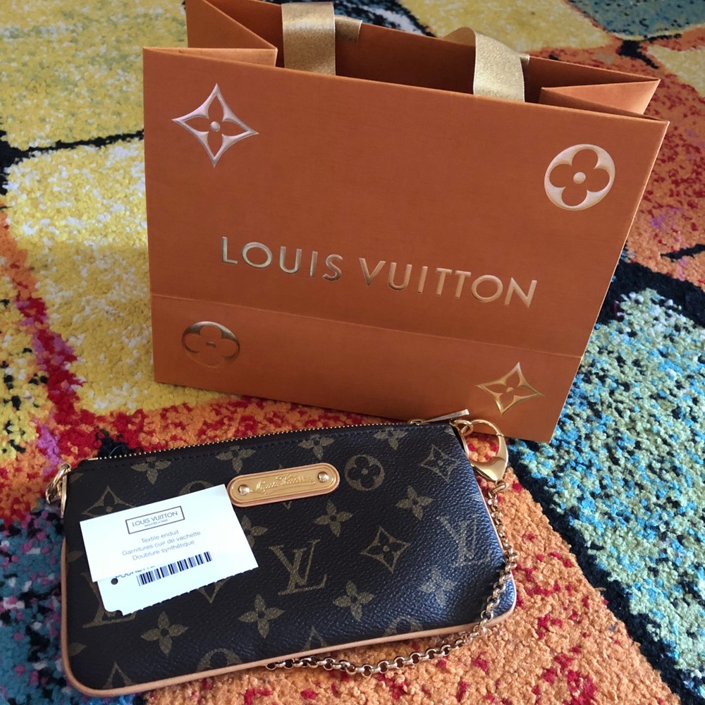 ☀️Louis Vuitton Sale☀️ Louis wristlet  with strap - Picture 7 of 8